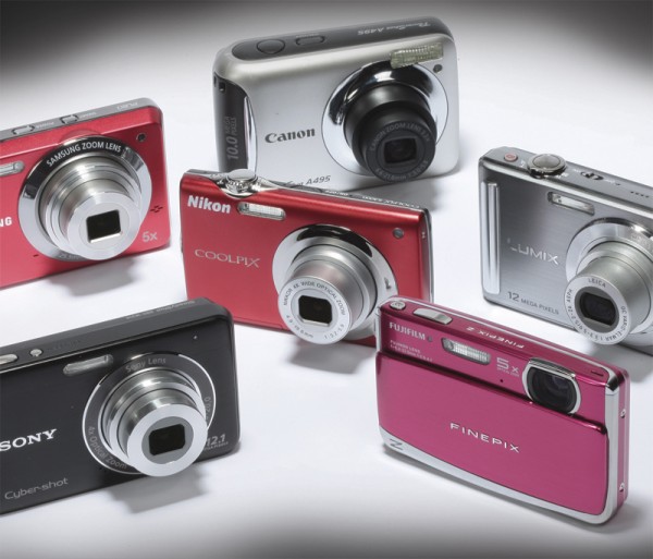 Ưu điểm nổi bật nhất của máy ảnh compact là tính nhỏ gọn. Nguồn: manipalblog.com