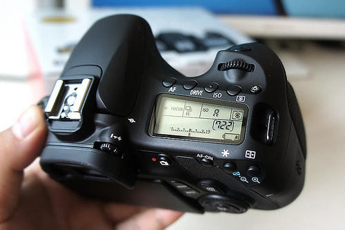 Khi chọn một chiếc máy ảnh giá rẻ, hãy kiểm tra kỹ phần thân máy.  Nguồn def petapixel.com