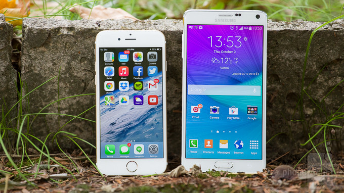 iPhone 6 và Note 4, ngang hàng.  Nguồn: phonearena.com