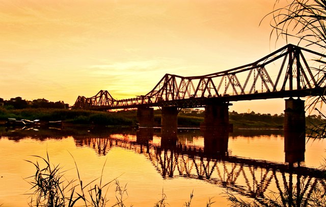 Cầu Long Biên – Biểu tượng của Hà Nội. (Nguồn: http://www.vietnambreakingnews.com/)