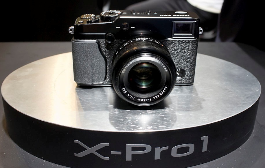 Máy ảnh không gương lật Fujifilm X-Pro1. Nguồn: photorumors.com