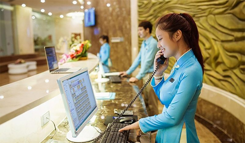 Lễ tân khách sạn lương bao nhiêu