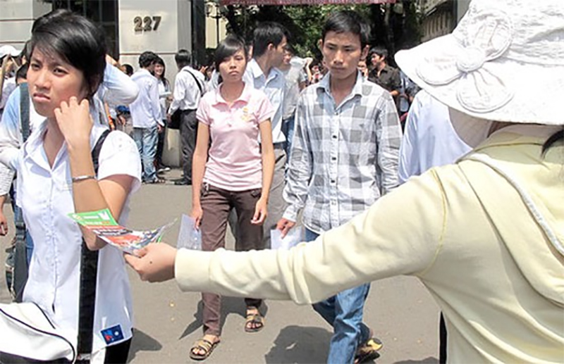 Làm nghề phát tờ rơi có bị phạt không Làm nghề phát tờ rơi có bị phạt không