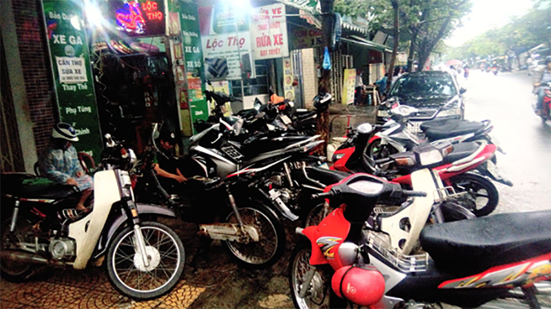 Tiệm sửa xe ở TP Hồ Chí Minh bỏ túi vài triệu đồng trong buổi sáng đầu tiên  mở cửa  VTVVN
