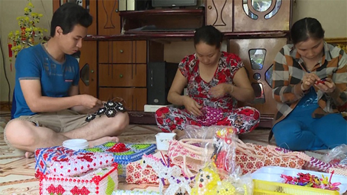 Việc làm xâu chuỗi hạt, xâu vòng tại nhà cho người nội trợ Việc làm xâu chuỗi hạt, xâu vòng tại nhà cho người nội trợ