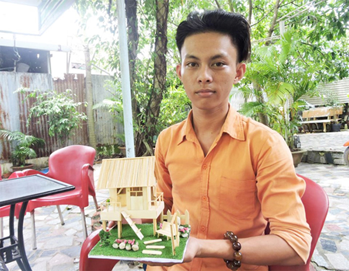 Các em học sinh khéo tay có thể chọn làm thêm tại nhà bằng việc bán đồ handmade