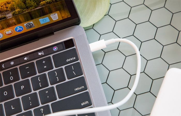 Giá bán của MacBook Pro 2018 bắt đầu từ 42 triệu đồng. Giá bán của MacBook Pro 2018 bắt đầu từ 42 triệu đồng.