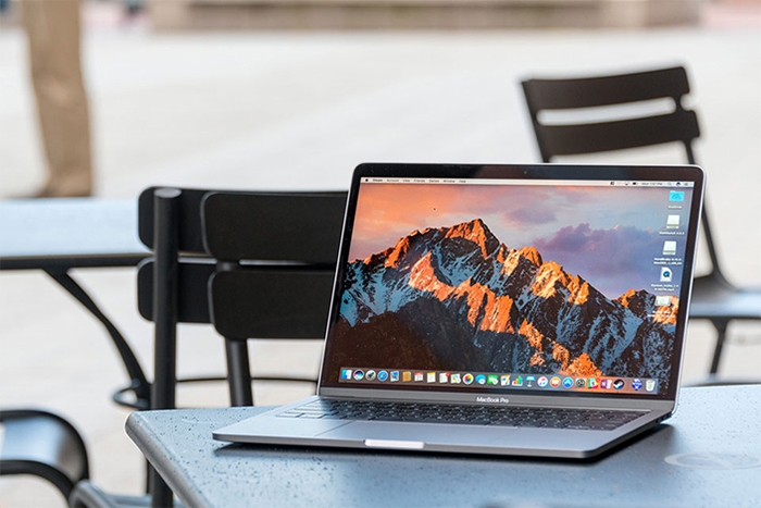 MacBook Pro có hai phiên bản là MacBook pro 13 inch và bản 15 inch MacBook Pro có hai phiên bản là MacBook pro 13 inch và bản 15 inch