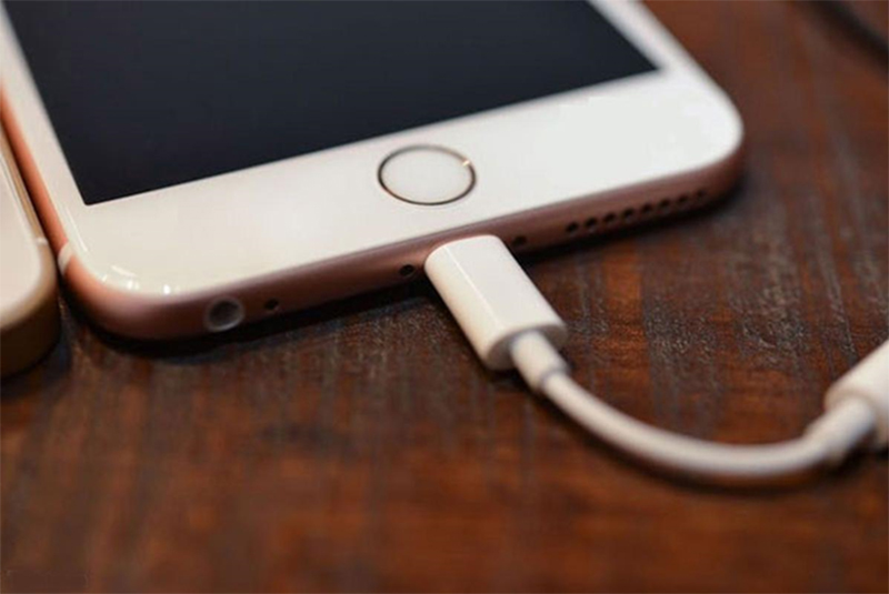 Hiện tượng iphone không nhận sạc Hiện tượng iphone không nhận sạc
