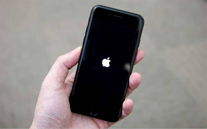 Khởi động lại thiết bị iPhone để sửa lỗi video trên facebook Khởi động lại thiết bị iPhone để sửa lỗi video trên facebook
