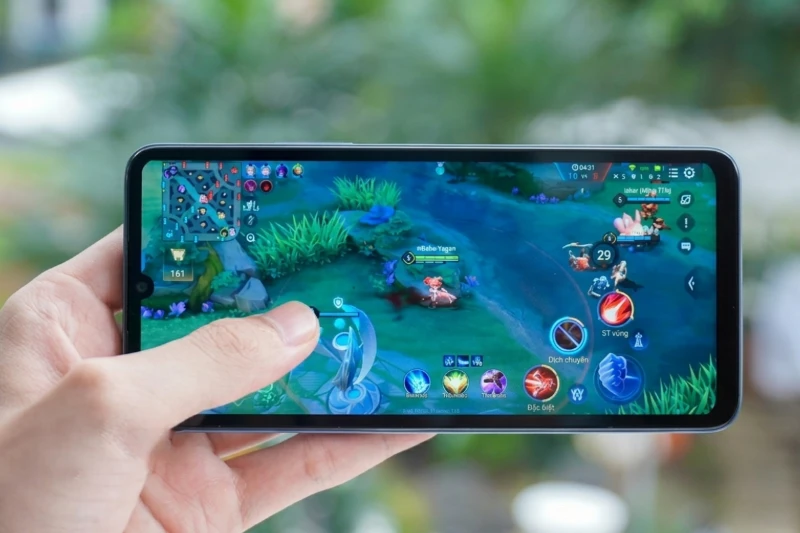 Xiaomi Redmi 13: Thiết kế kính, giải trí đa năng