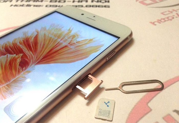 Việc SIM và khay SIM hư hỏng cũng là nguyên nhân làm cho iPhone 7 không nhận bất cứ dịch vụ nào từ nhà mạng Việc SIM và khay SIM hư hỏng cũng là nguyên nhân làm cho iPhone 7 không nhận bất cứ dịch vụ nào từ nhà mạng