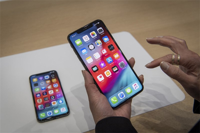 iPhone XS Max là thế hệ iPhone đầu tiên của nhà Táo có thể sử dụng được 2 sim