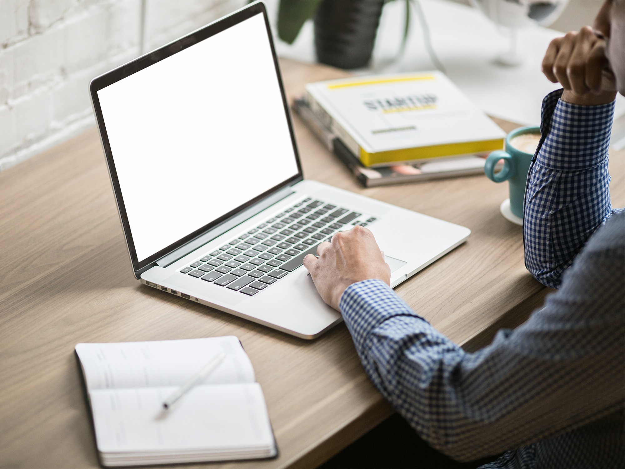 Nên mua laptop loại nào để làm văn phòng? nên mua laptop loại nào