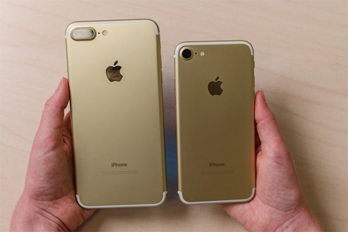 iPhone 7 Plus có kích thước và trọng lượng lớn hơn iPhone 7