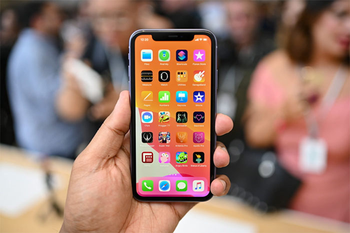 không nên sạc pin iPhone qua đêm không nên sạc pin iPhone qua đêm