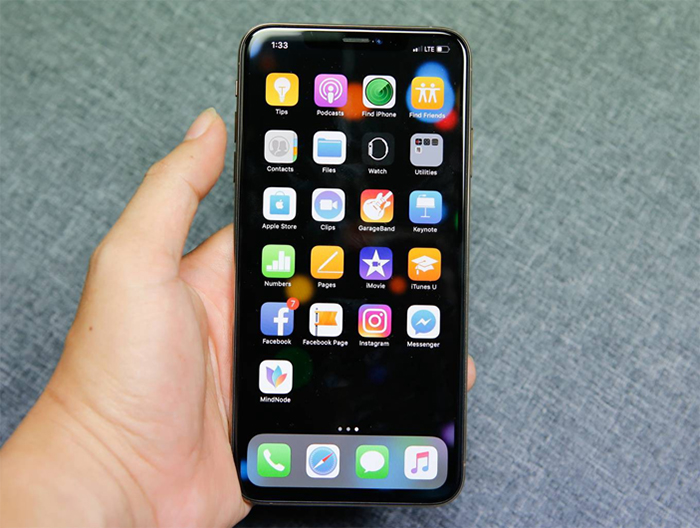 Khởi động lại iPhone XS Max để sửa lỗi bị đơ Khởi động lại iPhone XS Max để sửa lỗi bị đơ
