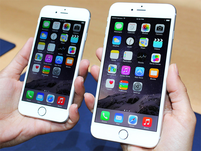 Hai chiếc máy iPhone 7 và iPhone 7 Plus khi đặt cạnh nhau cho thấy sự thay đổi rõ ràng trong nâng cấp về diện tích thao tác sử dụng