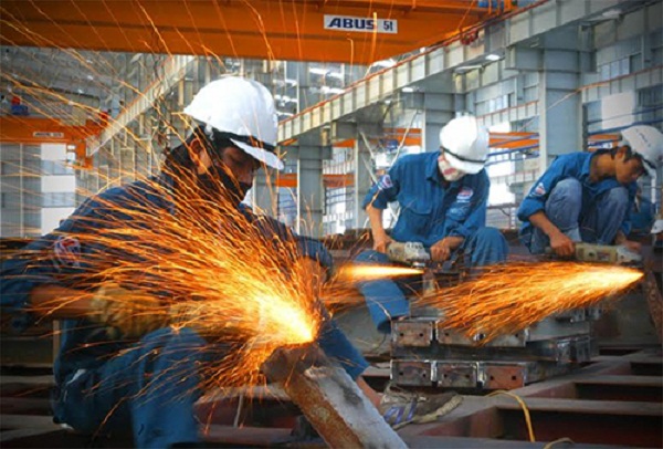 công nhân cơ khí làm việc tại Hà Nội