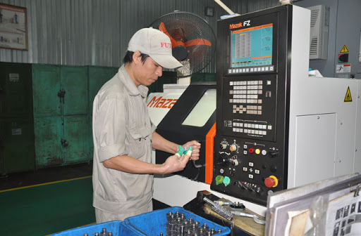 công nhân vận hành máy tại đà nẵng