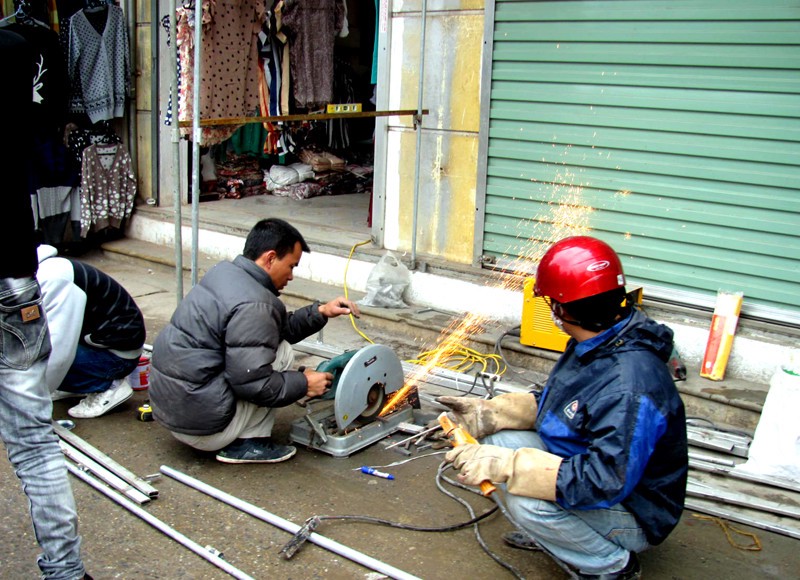 Thợ cửa sắt TPHCM làm việc theo thời gian