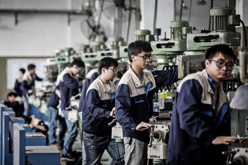 Công nhân tại các nhà máy, xí nghiệp quận Tân Phú