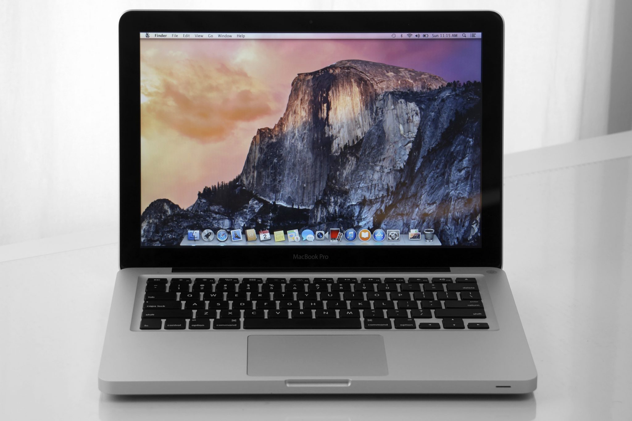 giá macbook pro 2011