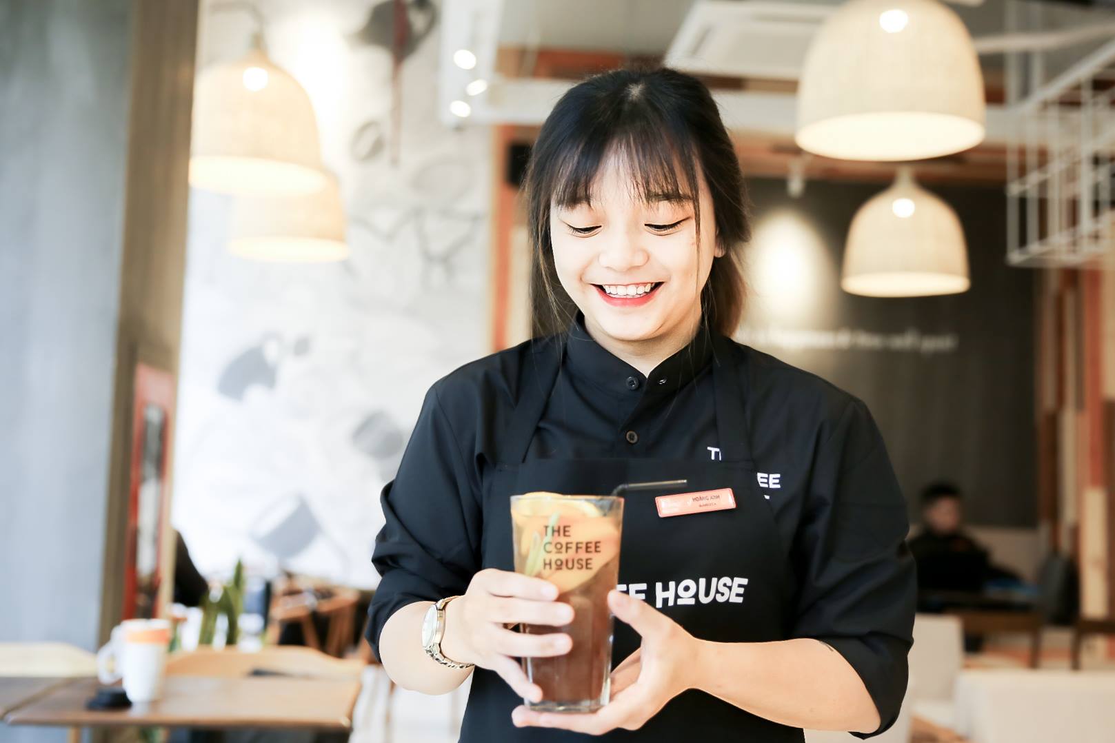Phụ quán cà phê theo ca