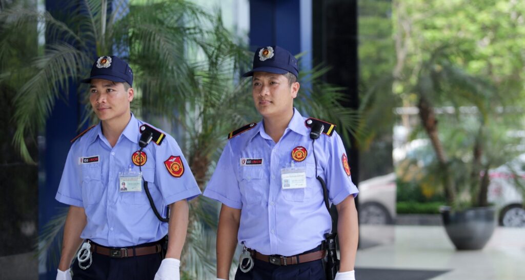 nhân viên bảo vệ