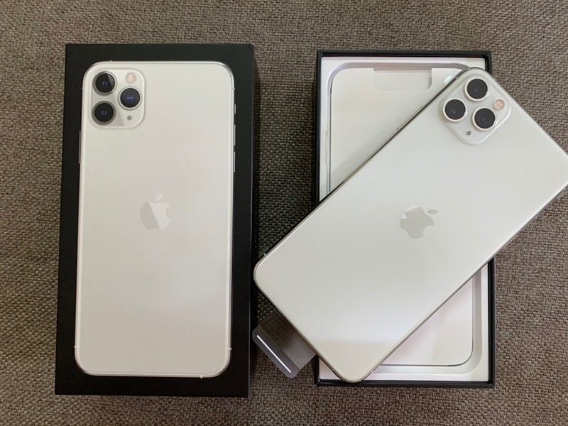iPhone 11 Pro Max với cụm 3 camera xóa phông