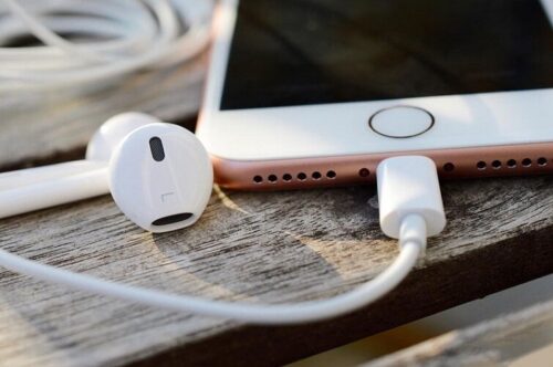 iPhone bị dính tai nghe – Tìm hiểu nguyên nhân và cách khắc phục