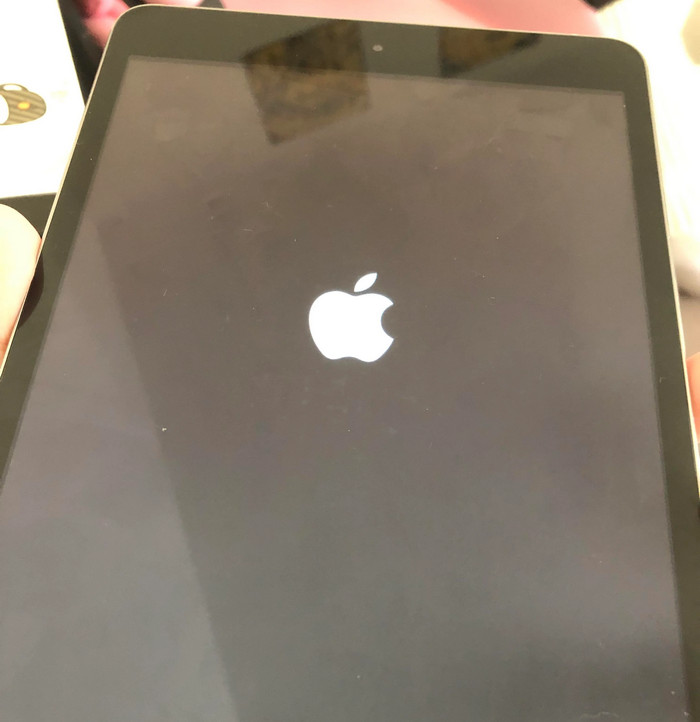 iPad bị treo táo