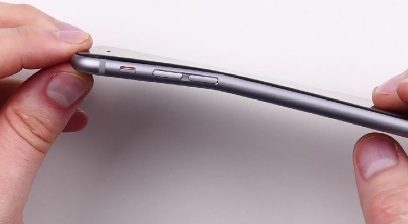 Nguyên nhân khiến điện thoại bị cong và cách khắc phục điện thoại bị cong