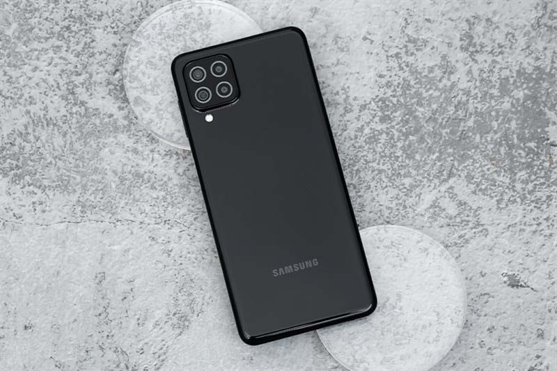 Samsung Galaxy A23 là chiếc điện thoại cho sinh viên đáng sở hữu nhất hiện nay vì có thể trải nghiệm mọi tác vụ như xem phim, lướt web, chơi game,...