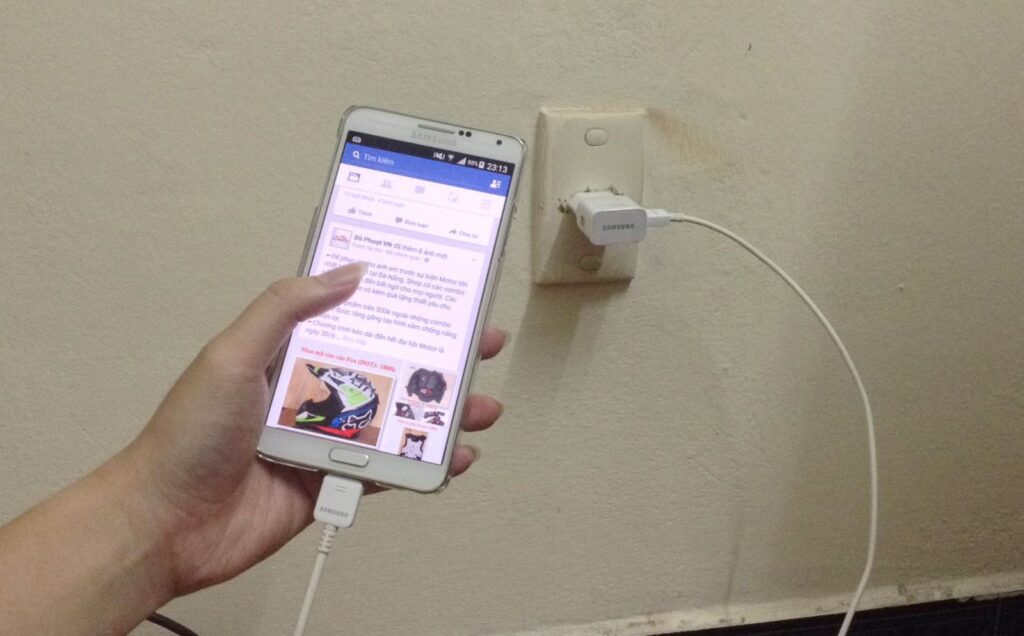 điện thoại Samsung báo thiết bị quá nóng