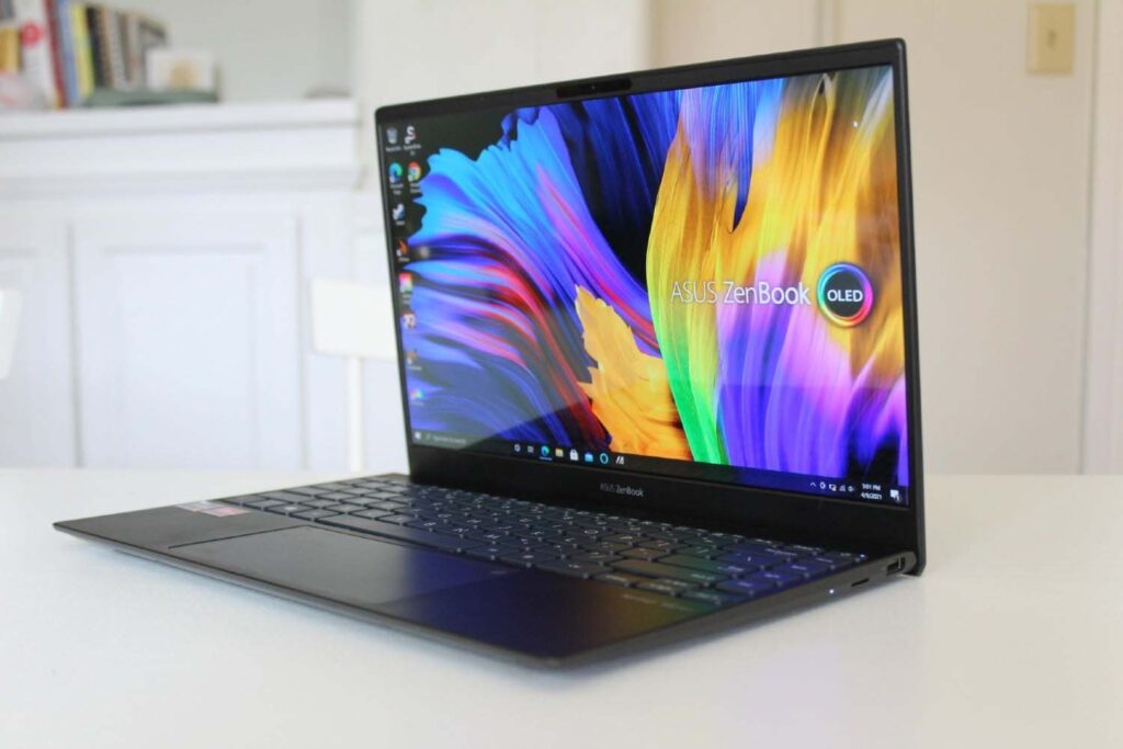 Asus Zenbook 13 sở hữu thiết kế đẹp, mỏng nhẹ với màn hình tràn viền vô cùng thời thượng.
