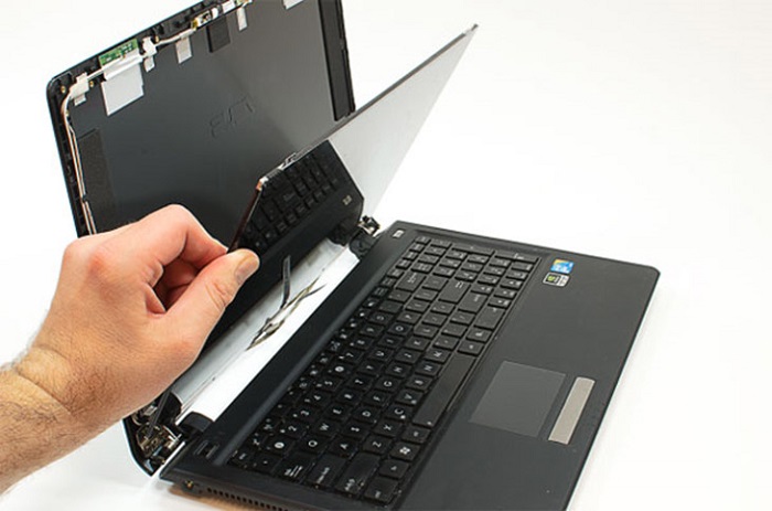Laptop bị sọc màn hình