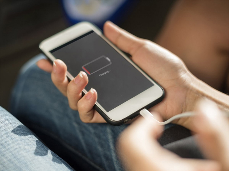 4 cách khắc phục nhanh tình trạng iPhone sạc pin không vào | MT Smart