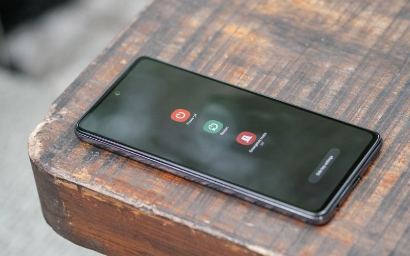 Điện thoại Samsung bị đơ không tắt nguồn được