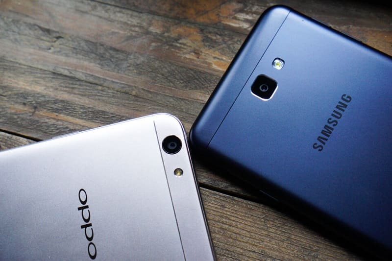 nên mua điện thoại Samsung hay OPPO