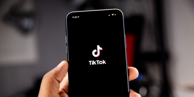 Cách đổi giao diện Tiktok thành màu đen trên Android