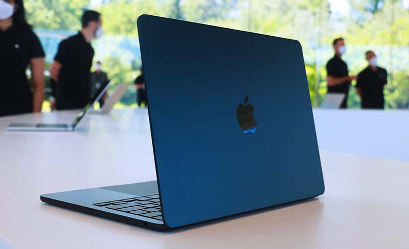 Macbook Air M2 phiên bản màu xanh lạ mắt