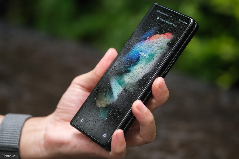 Những lưu ý khi sử dụng các thiết bị điện thoại Samsung màn hình gập