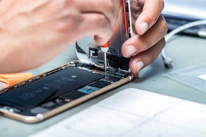 Hướng dẫn cách tự thay pin iPhone Xs Max tại nhà an toàn