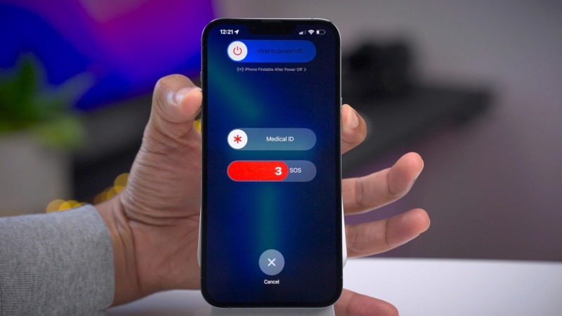 iPhone 13 Pro Max bị trắng màn hình