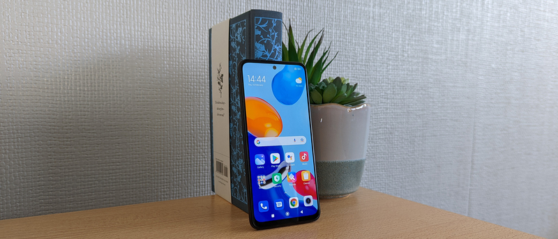 Tecno Pova 4 Pro và Redmi Note 11
