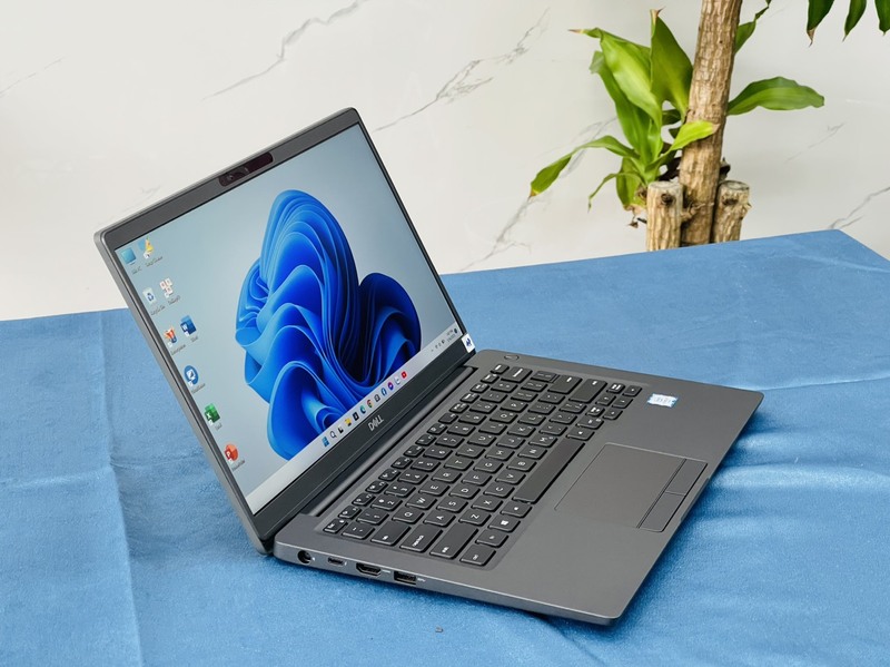 Hiệu năng Latitude 7400 phù hợp trong phân khúc giá 