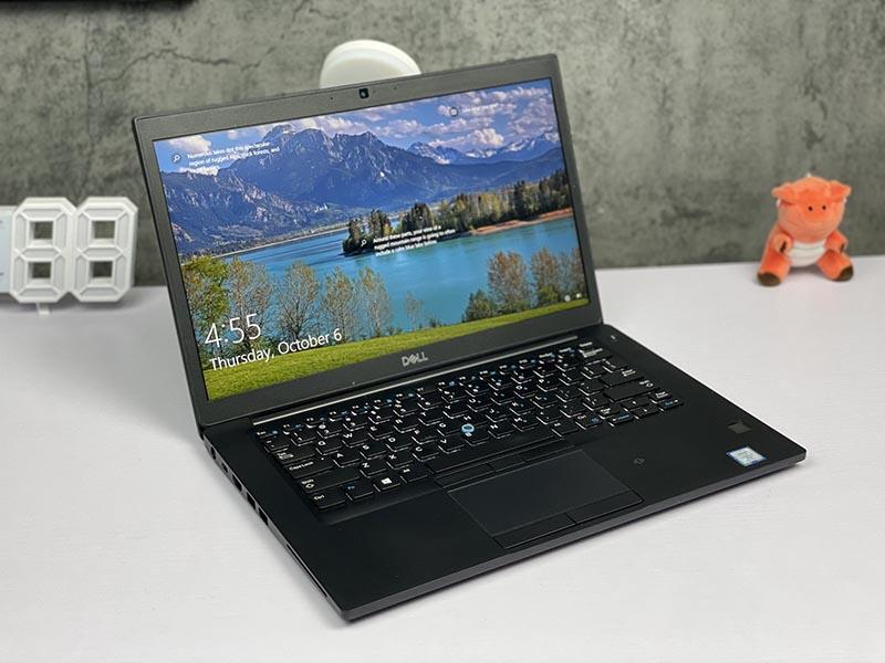 Dell Latitude 7490 có thiết kế vuông và bo tròn các góc tương tự với thế hệ tiền nhiệm