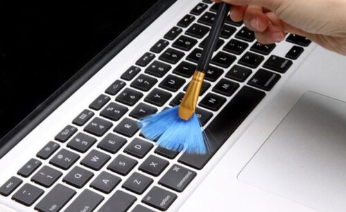 Mách bạn cách vệ sinh bàn phím laptop nhanh chóng tại nhà