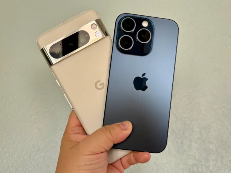 Ngôn ngữ thiết kế của Google Pixel 8 Pro vs iPhone 15 Pro khác nhau, phù hợp với người dùng khác nhau.